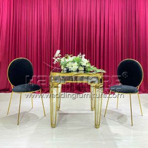 Gold cake table