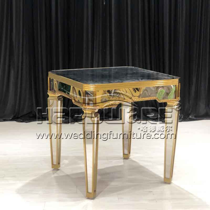 Gold cake table