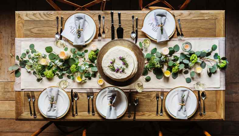 How to decorate picnic tables