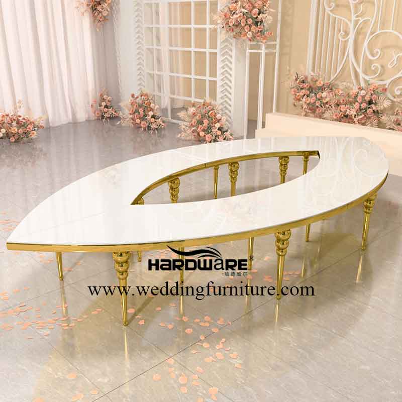 Luxurious wedding table