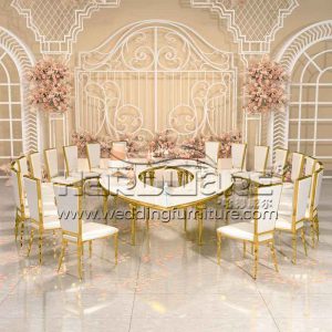 Luxurious wedding table