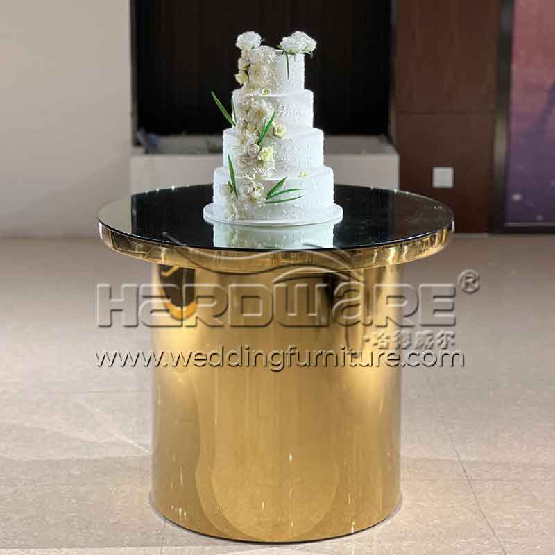 Bridal shower cake table