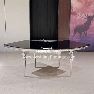 Curved wedding table
