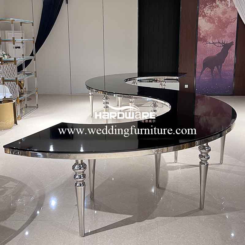 Serpentine table wedding