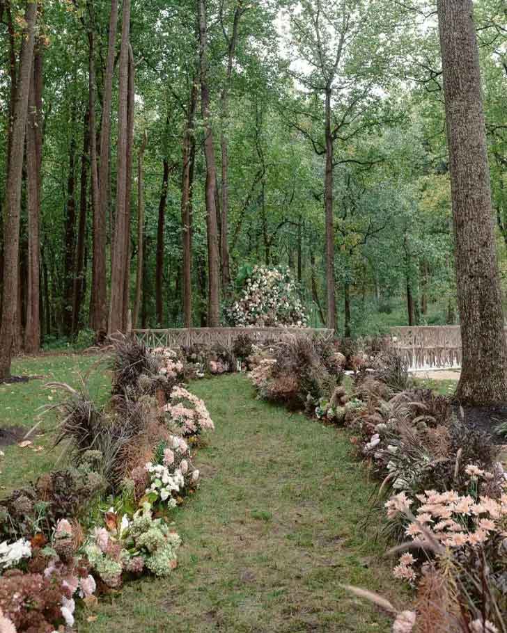 Outdoor Wedding Aisle Decor