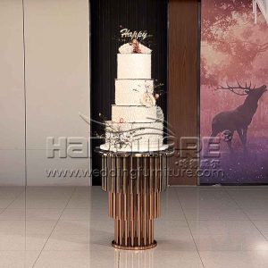 Rose gold wedding cake table