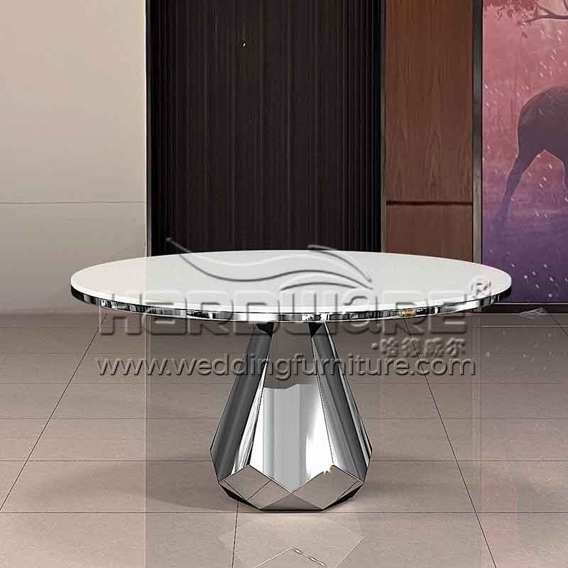 Round banquet table