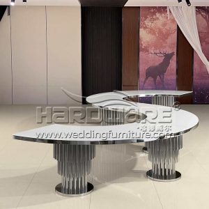 Serpentine Banquet Tables