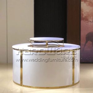 Elegant Wedding Cake Table