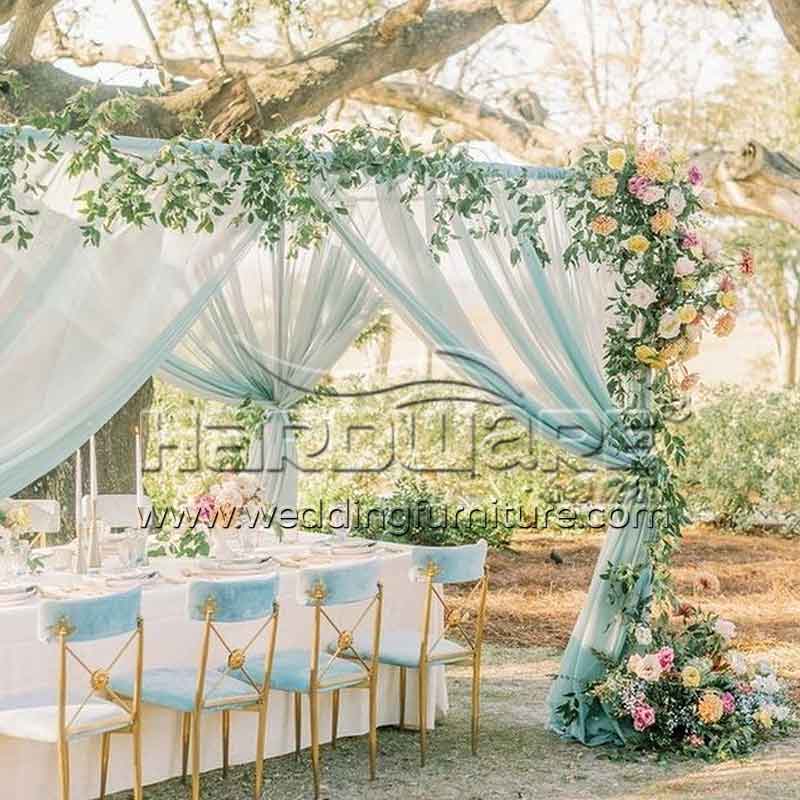 Decorating a Pergola for a Wedding