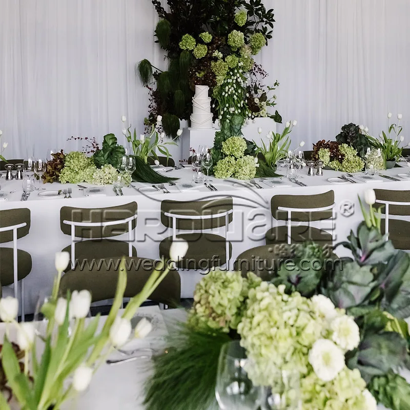 Bold Colors in Wedding Décor
