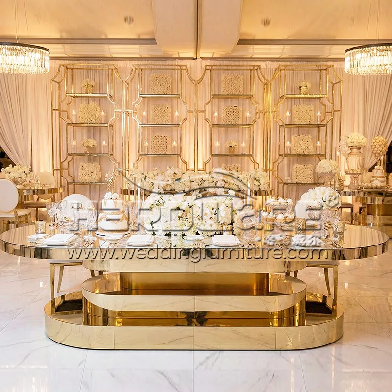 The Multi-Tiered Base Table for Luxus Wedding