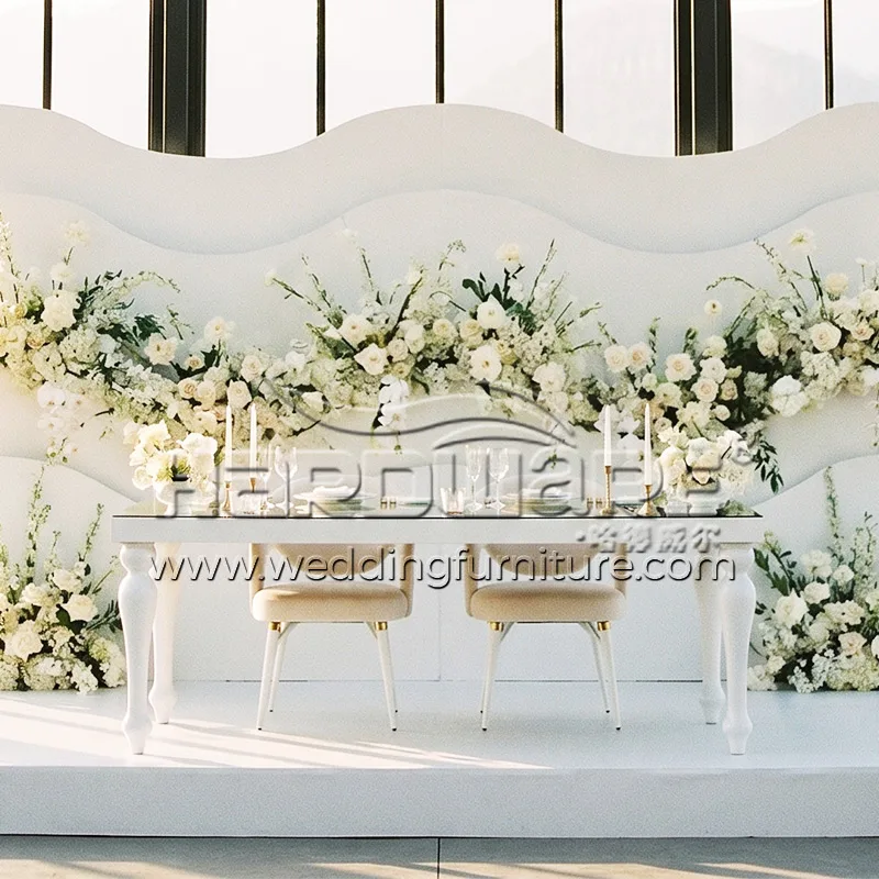 Mirror Top Banquet Table with Turned Legs for Weddings
